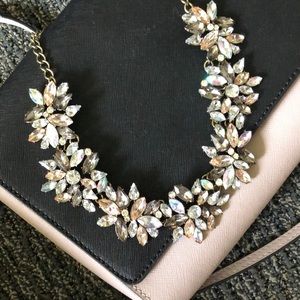 💕 Bold statement necklace